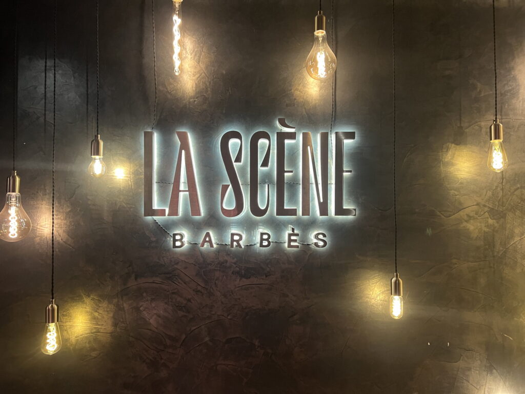 Logo scene barbes sur le mur